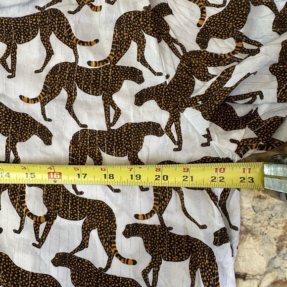 Jane + Delancey sz large button down short sleeve blouse cheetah print cats - Picture 7 of 8
